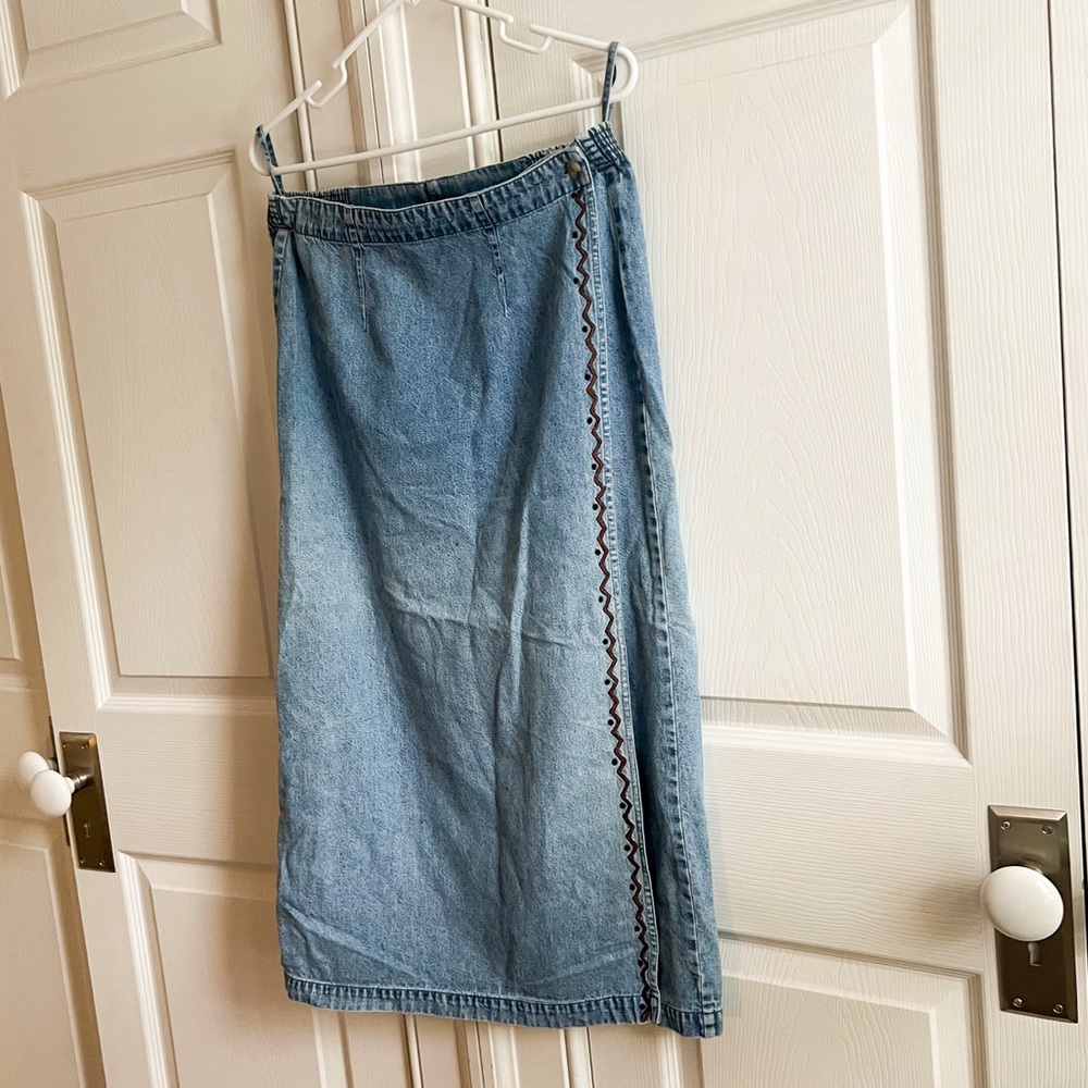 Vintage 👖 Size Medium Women’s Long Denim Wrap Skirt Embroidered